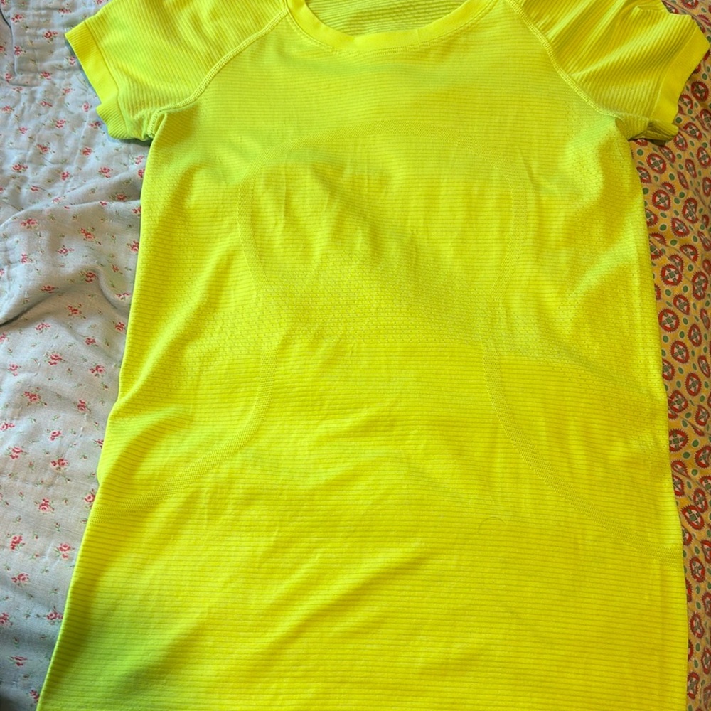 Size 4 neon green Lulu swiftly tech full length